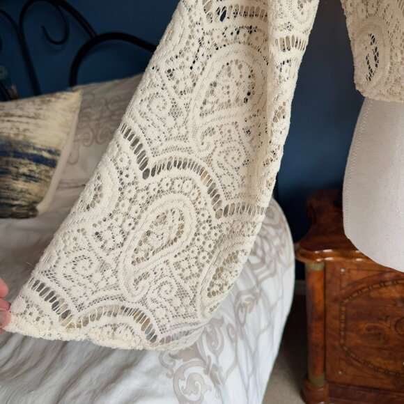 Boho Woven Paisley Lace Bell Sleeve Cropped Shirt - Picture 3 of 9